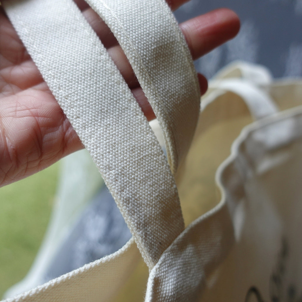 Plain  canvas tote bag with base