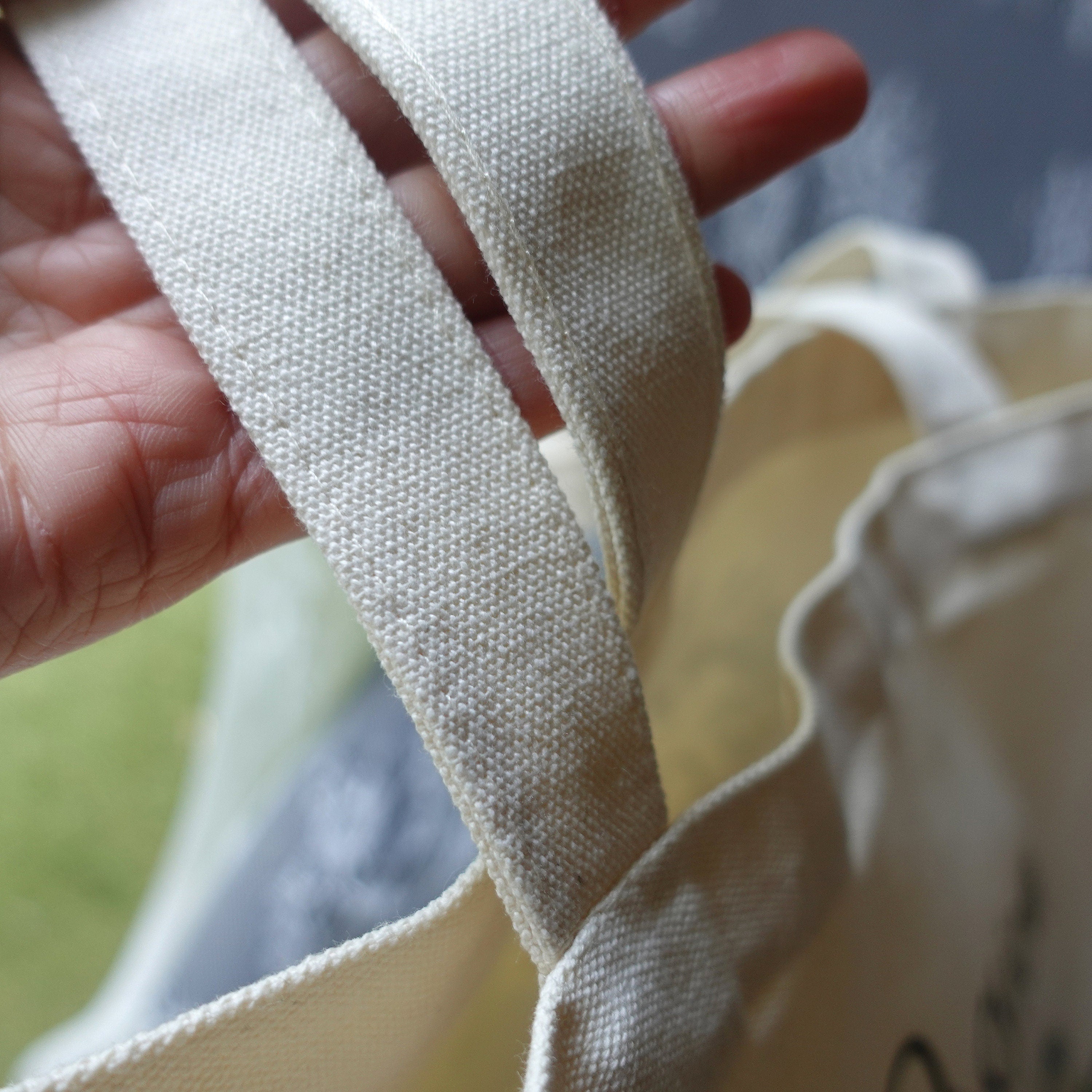 Plain  canvas tote bag with base