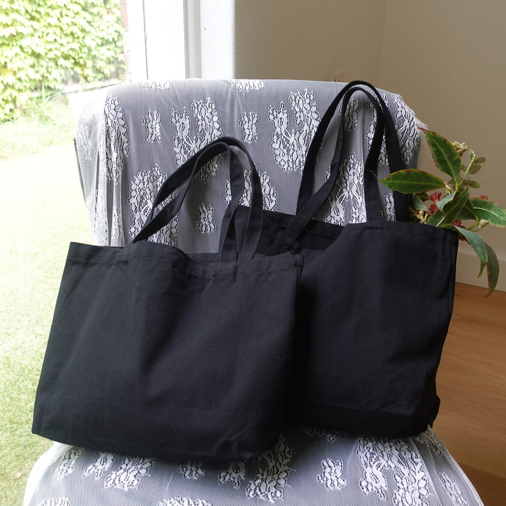 Plain  canvas tote bag with base
